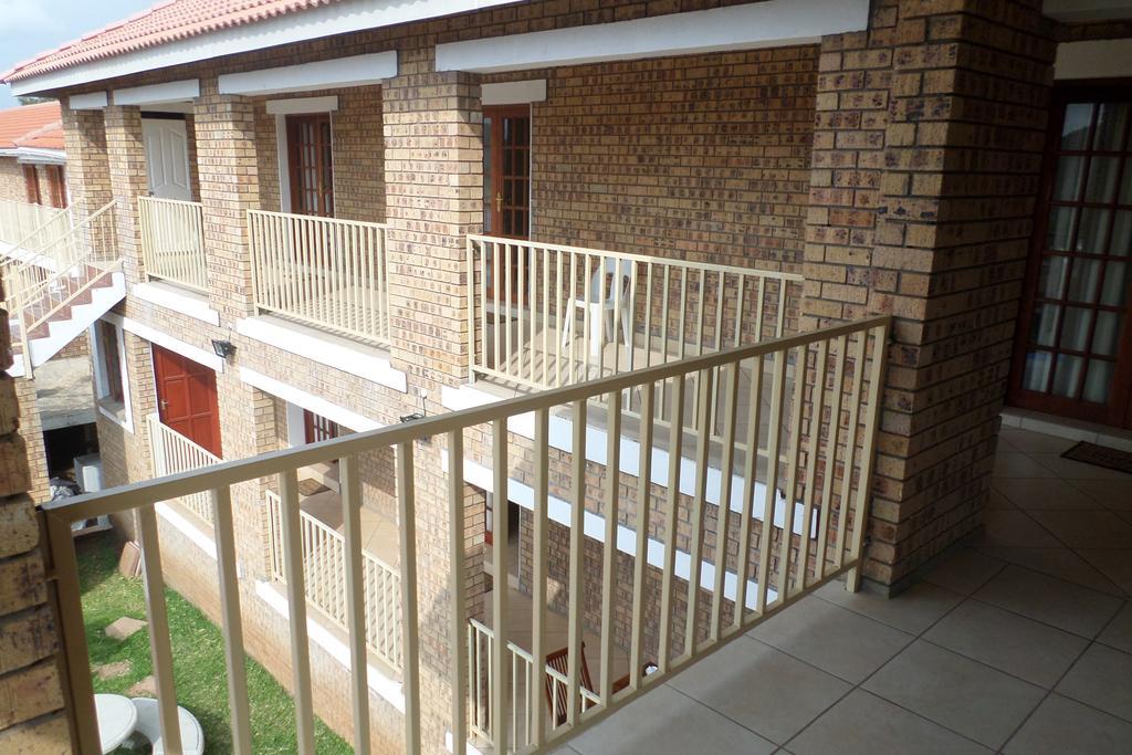 קומאטיפורט Country Link Guest Lodge מראה חיצוני תמונה